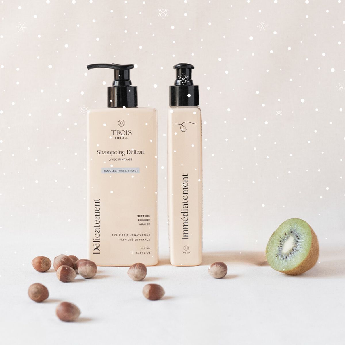 Routine pour cheveux bouclés comprenant un shampoing et un soin pour nourrir, définir et hydrater les boucles