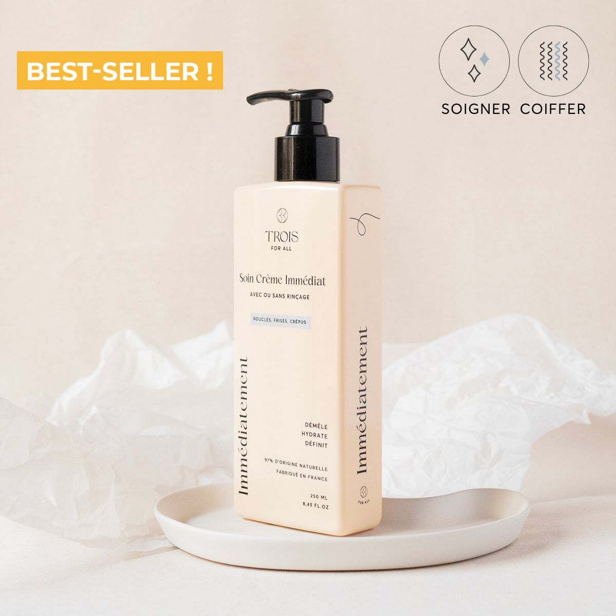 Crème pour cheveux bouclés Trois For All. Hydrate, définit et démêle toutes les boucles, en un clin d'oeil