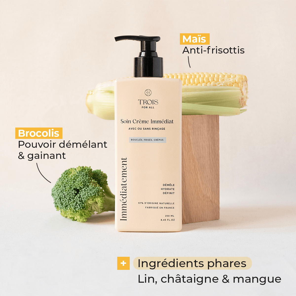 Crème sans rinçage pour cheveux bouclés, enrichie d'ingrédients naturels tels que le maïs, le brocoli, le lin, la châtaigne et la mangue pour nourrir et définir les boucles