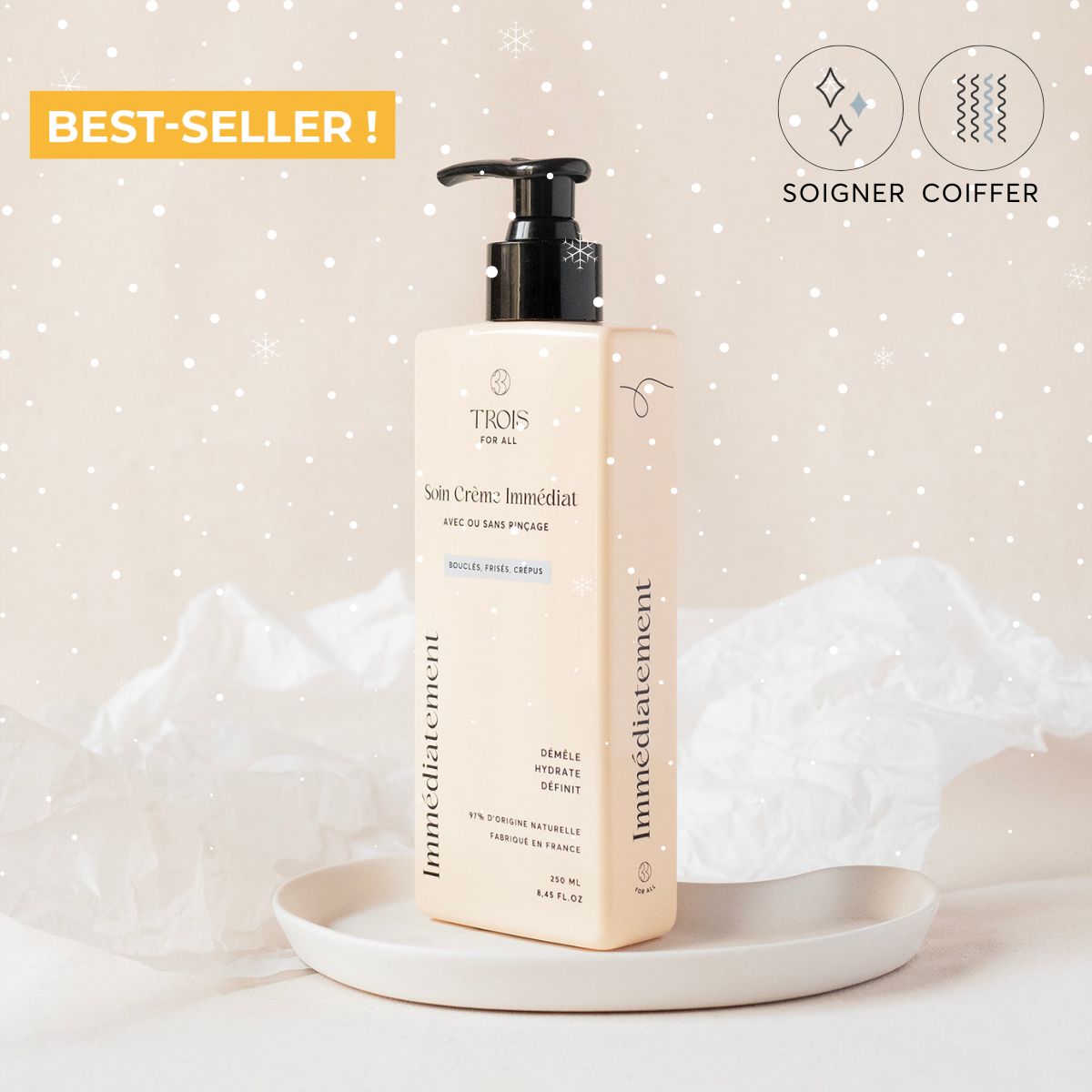 Crème pour cheveux bouclés Trois For All. Hydrate, définit et démêle toutes les boucles, en un clin d'oeil