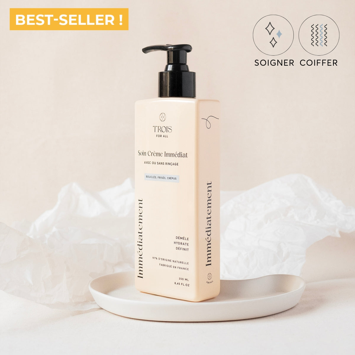 Crème pour cheveux bouclés Trois For All. Hydrate, définit et démêle toutes les boucles, en un clin d'oeil