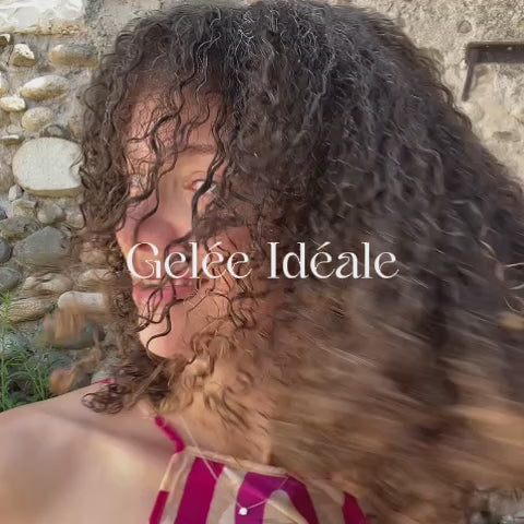Rendu avant/après gelée idéale pour cheveux bouclés
